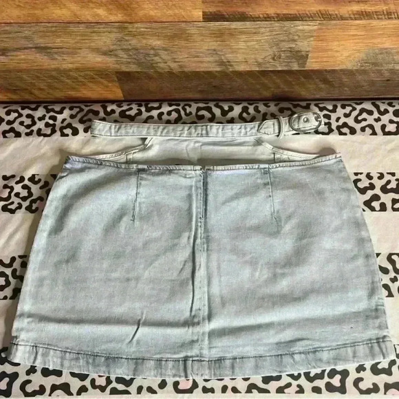 WeWoreWhat Cut-Out Denim Mini Skirt in a Super Light Indigo Wash. Sz Small. NWT! - Picture 5 of 14